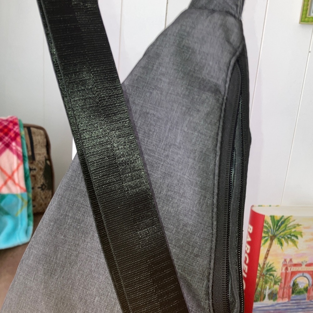 Stylish Black unisex Sling Bag - Picture 8 of 10